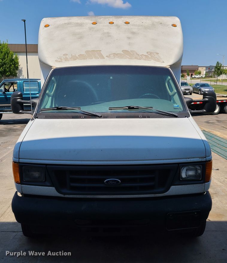 image for item EL9995 2004 Ford E450  box truck