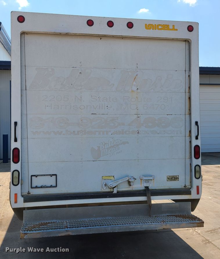 image for item EL9995 2004 Ford E450  box truck