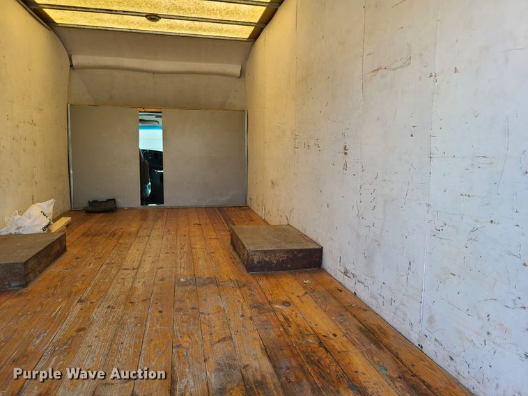 image for item EL9995 2004 Ford E450  box truck