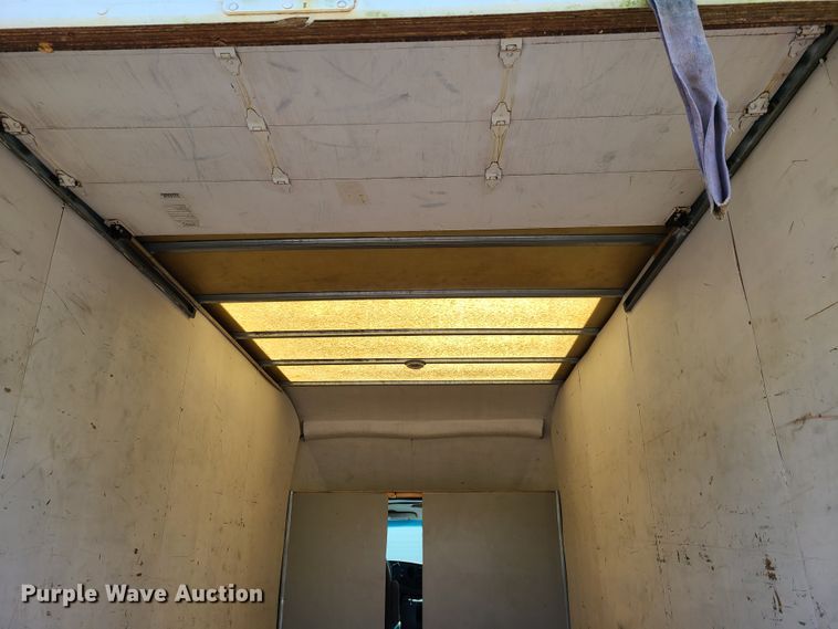 image for item EL9995 2004 Ford E450  box truck