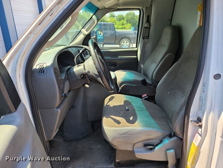 image for item EL9995 2004 Ford E450  box truck