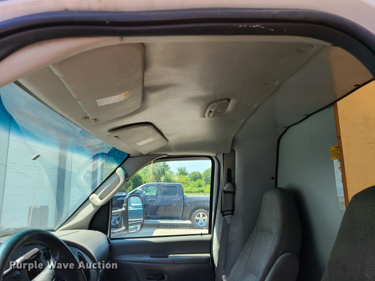 image for item EL9995 2004 Ford E450  box truck