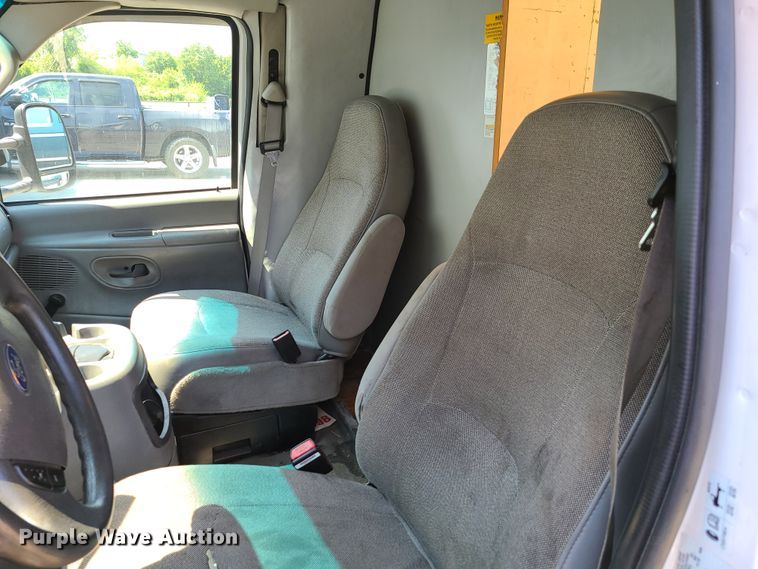 image for item EL9995 2004 Ford E450  box truck