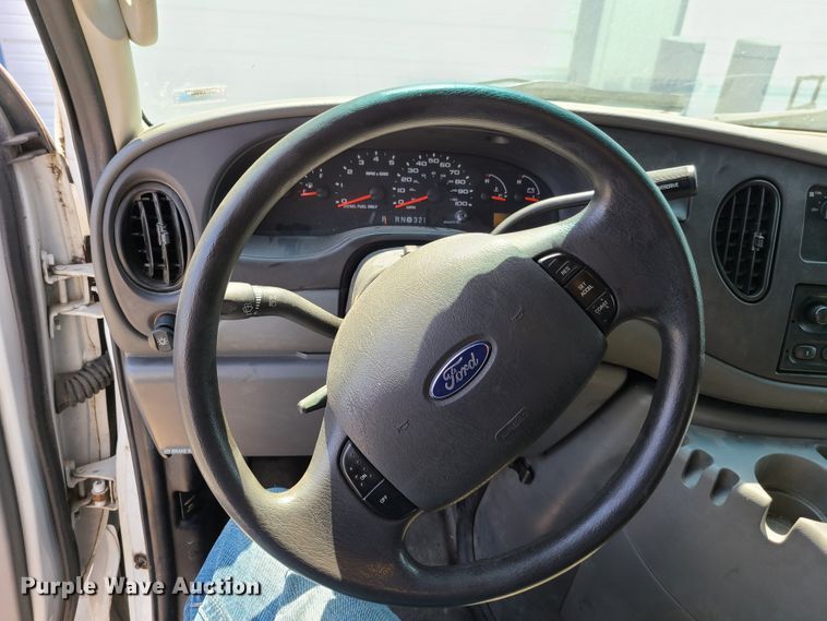 image for item EL9995 2004 Ford E450  box truck