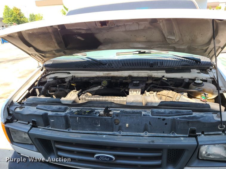 image for item EL9995 2004 Ford E450  box truck