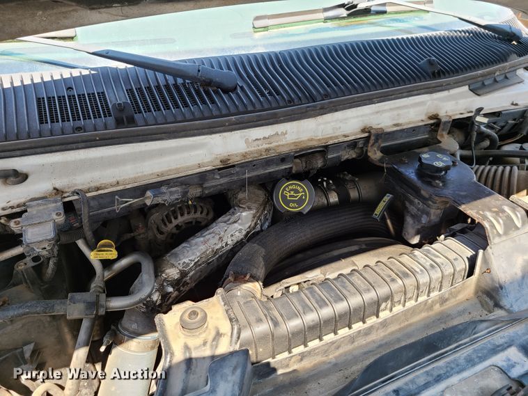 image for item EL9995 2004 Ford E450  box truck