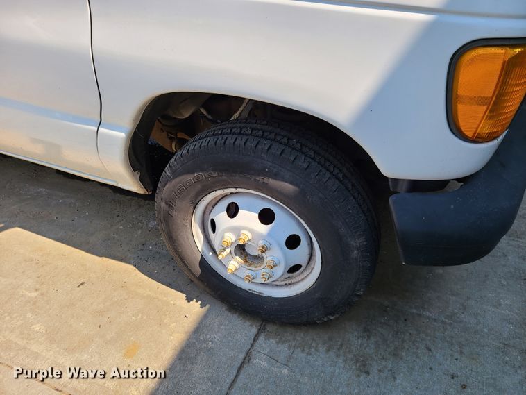 image for item EL9995 2004 Ford E450  box truck