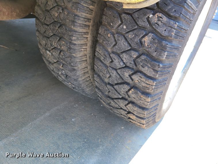 image for item EL9995 2004 Ford E450  box truck