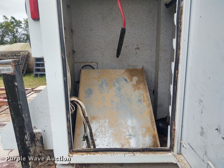 image for item EQ9422 IMT utility bed