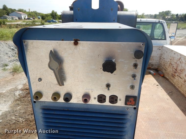 image for item FR9023 1994 GMC TopKick 6000  service truck