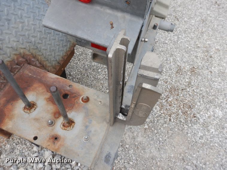 image for item FR9039 2005 Sauber 1502 pole dolly trailer