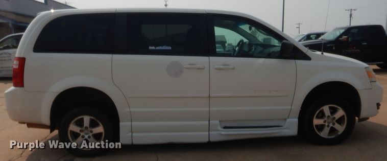 image for item GF9957 2010 Dodge Grand Caravan  van