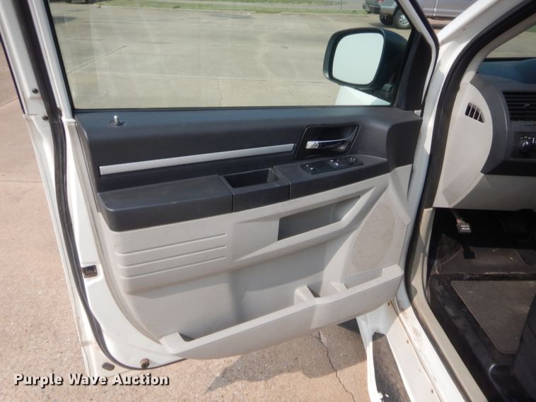 image for item GF9957 2010 Dodge Grand Caravan  van