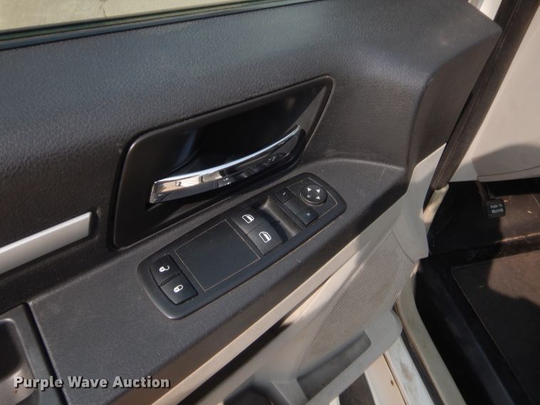 image for item GF9957 2010 Dodge Grand Caravan  van