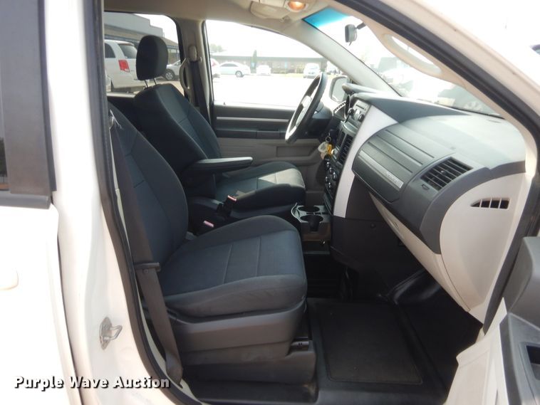 image for item GF9957 2010 Dodge Grand Caravan  van