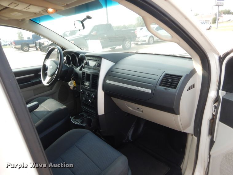 image for item GF9957 2010 Dodge Grand Caravan  van