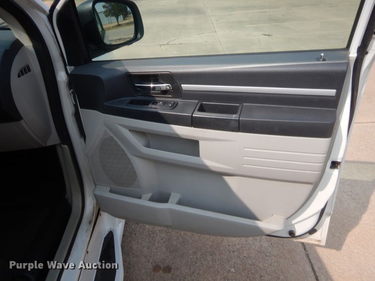 image for item GF9957 2010 Dodge Grand Caravan  van