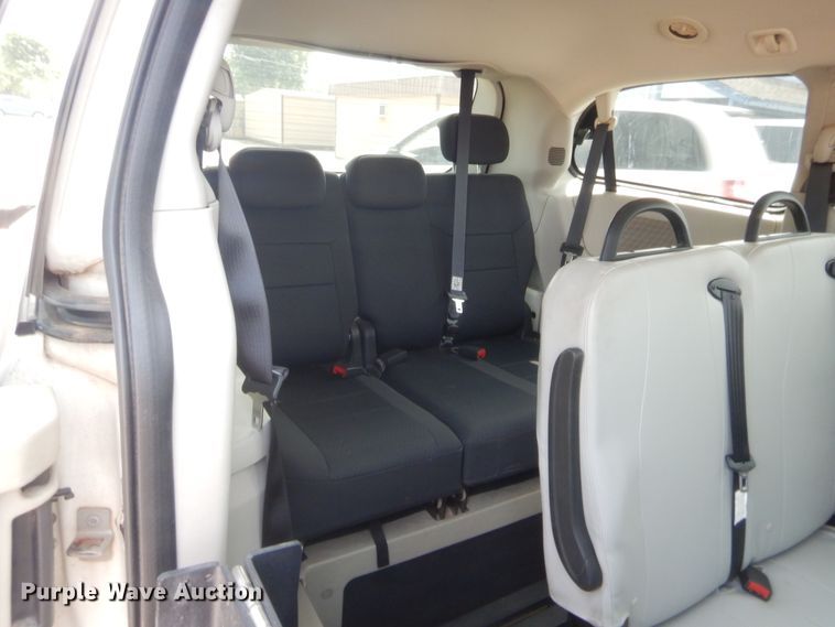 image for item GF9957 2010 Dodge Grand Caravan  van