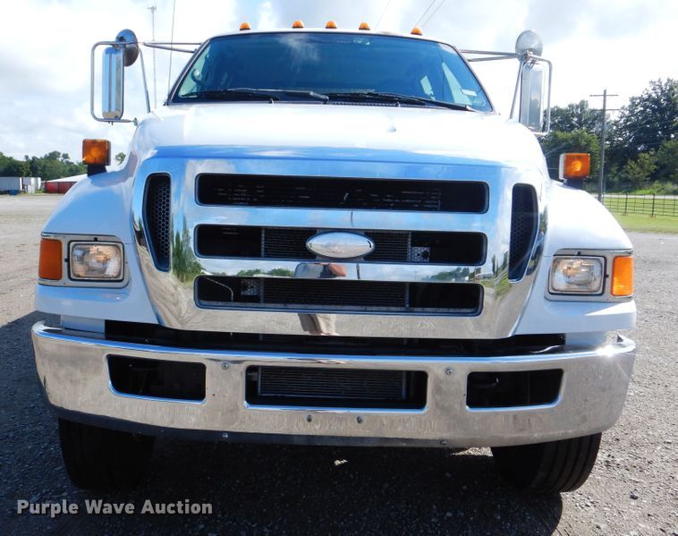 image for item GM9103 2009 Ford F750 Super Duty  utility truck