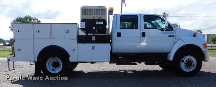image for item GM9103 2009 Ford F750 Super Duty  utility truck
