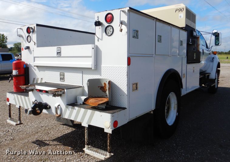 image for item GM9103 2009 Ford F750 Super Duty  utility truck