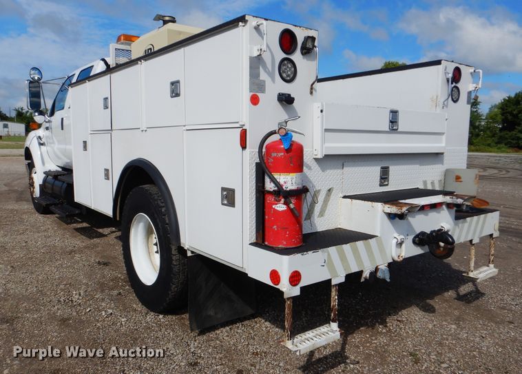 image for item GM9103 2009 Ford F750 Super Duty  utility truck