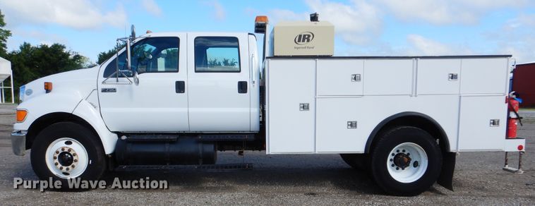 image for item GM9103 2009 Ford F750 Super Duty  utility truck