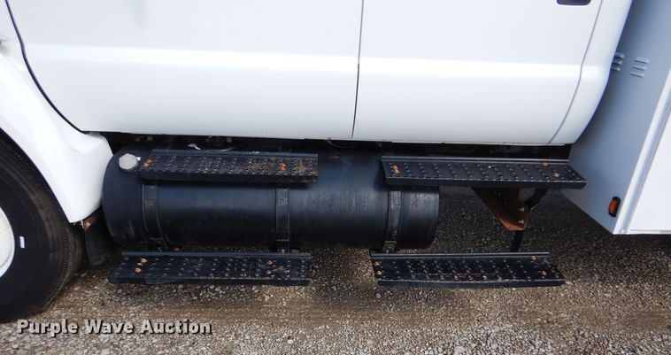 image for item GM9103 2009 Ford F750 Super Duty  utility truck