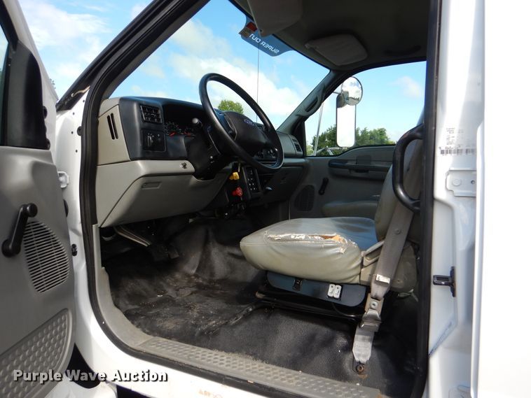 image for item GM9103 2009 Ford F750 Super Duty  utility truck