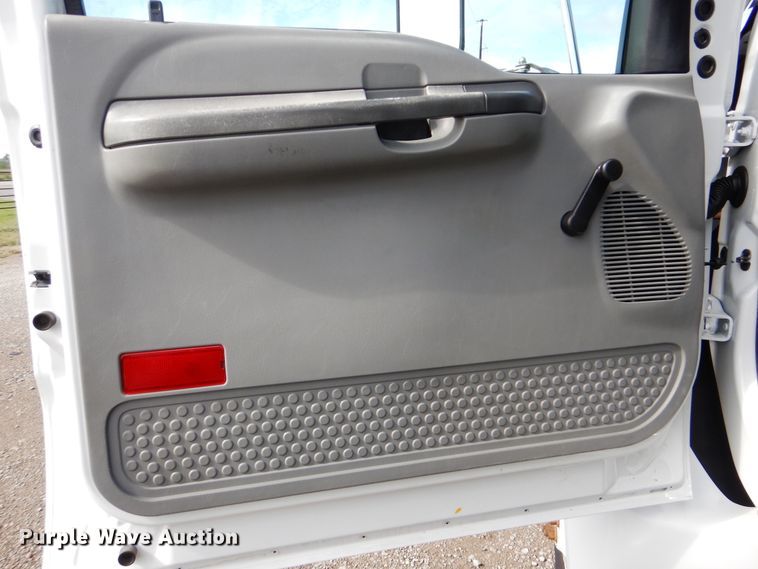 image for item GM9103 2009 Ford F750 Super Duty  utility truck