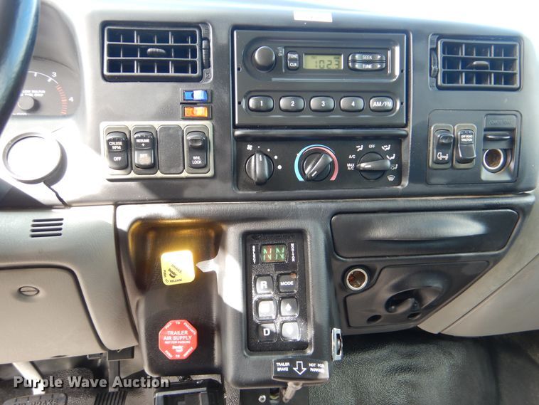 image for item GM9103 2009 Ford F750 Super Duty  utility truck