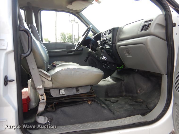 image for item GM9103 2009 Ford F750 Super Duty  utility truck