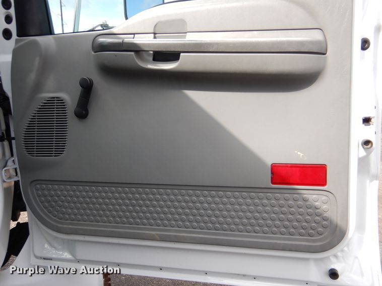 image for item GM9103 2009 Ford F750 Super Duty  utility truck