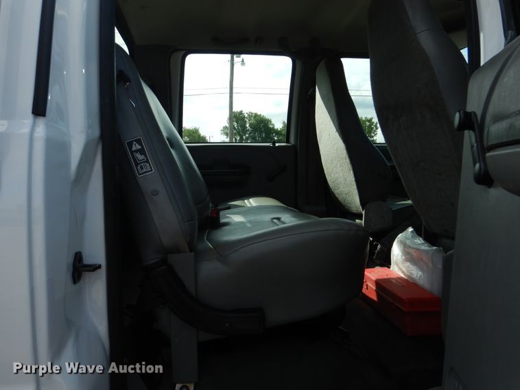 image for item GM9103 2009 Ford F750 Super Duty  utility truck