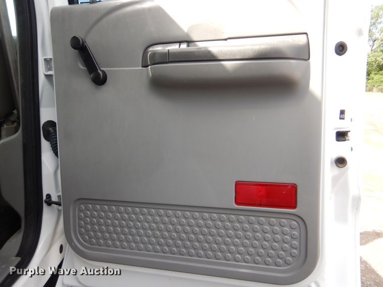 image for item GM9103 2009 Ford F750 Super Duty  utility truck