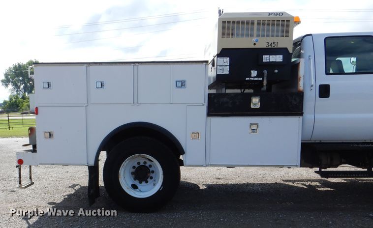 image for item GM9103 2009 Ford F750 Super Duty  utility truck