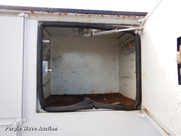 image for item GM9103 2009 Ford F750 Super Duty  utility truck