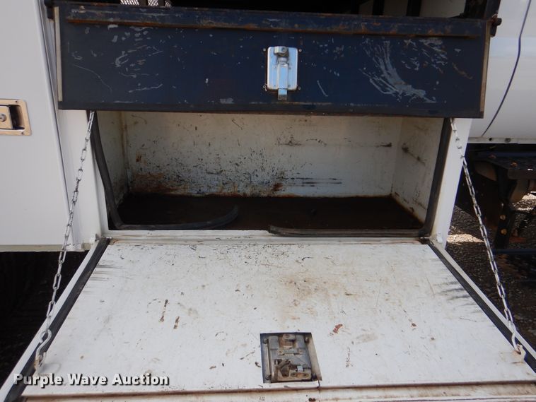 image for item GM9103 2009 Ford F750 Super Duty  utility truck