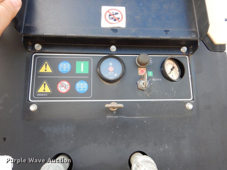 image for item GM9103 2009 Ford F750 Super Duty  utility truck