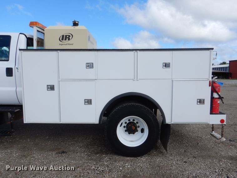 image for item GM9103 2009 Ford F750 Super Duty  utility truck