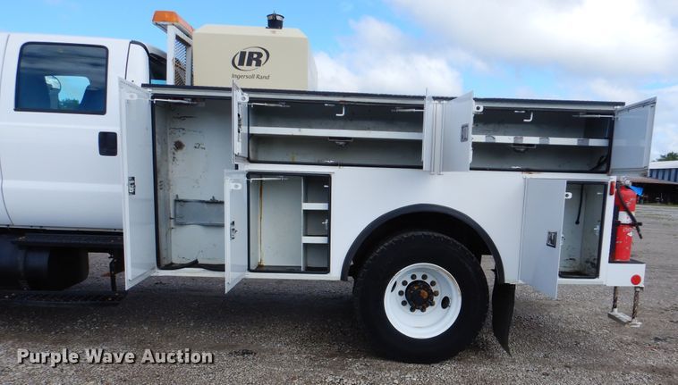 image for item GM9103 2009 Ford F750 Super Duty  utility truck