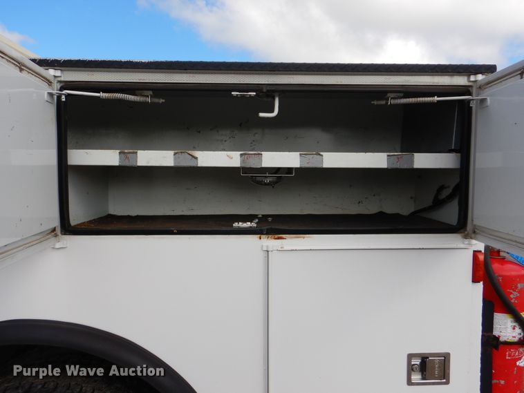 image for item GM9103 2009 Ford F750 Super Duty  utility truck