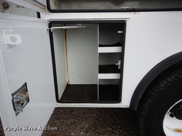 image for item GM9103 2009 Ford F750 Super Duty  utility truck