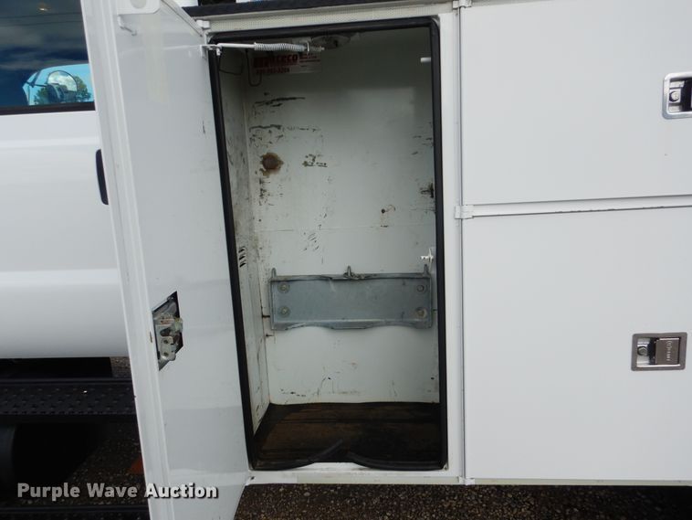 image for item GM9103 2009 Ford F750 Super Duty  utility truck