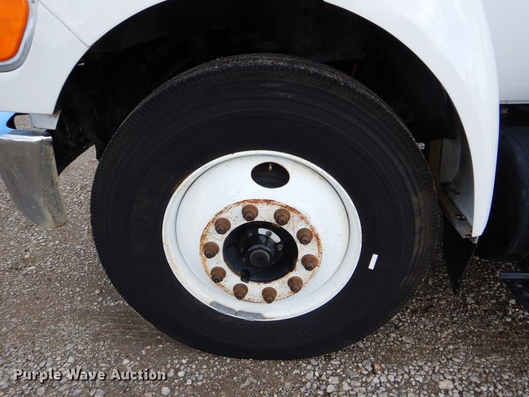 image for item GM9103 2009 Ford F750 Super Duty  utility truck