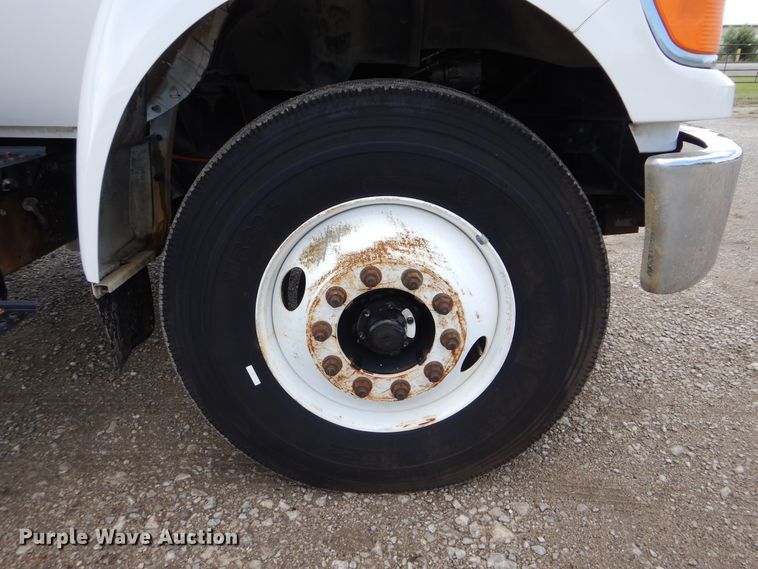 image for item GM9103 2009 Ford F750 Super Duty  utility truck