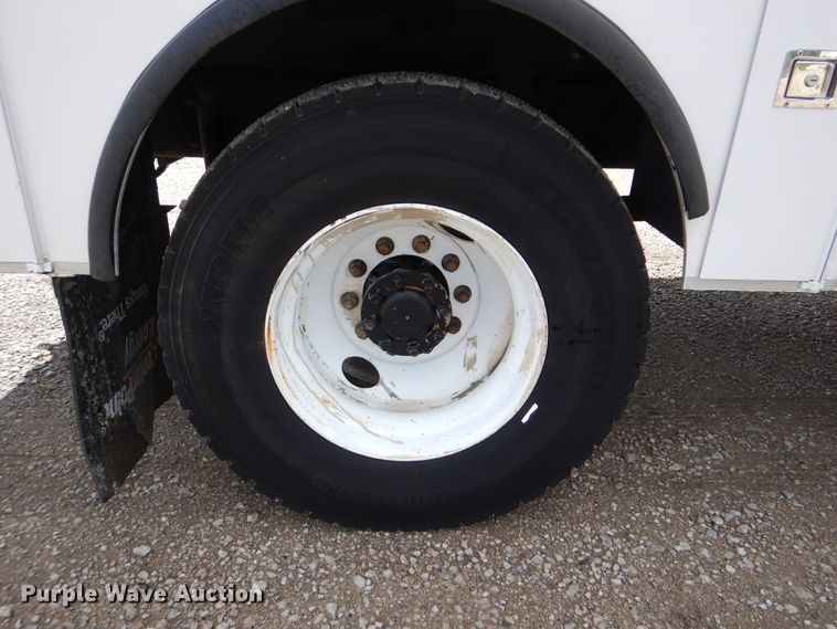 image for item GM9103 2009 Ford F750 Super Duty  utility truck