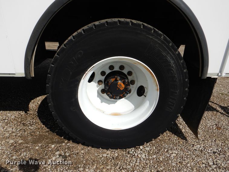 image for item GM9103 2009 Ford F750 Super Duty  utility truck