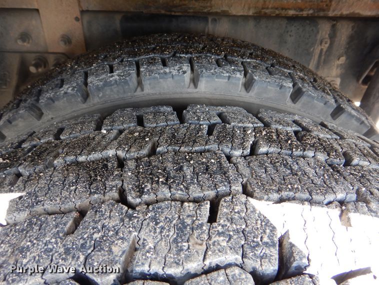 image for item GM9103 2009 Ford F750 Super Duty  utility truck