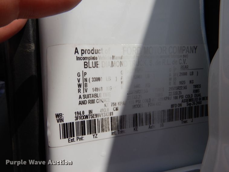 image for item GM9103 2009 Ford F750 Super Duty  utility truck